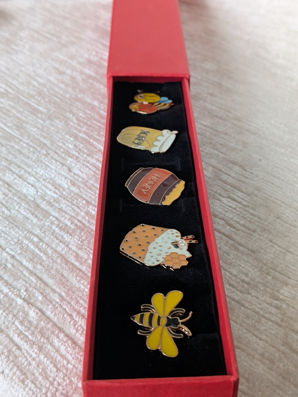 Honey Bee Metal Enamel Pins Set Of 5 Bumblebees Honey Pots Cupcake - Picture 10 of 10